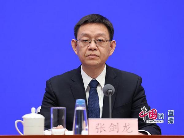 国务院国资委正在研究起草关于推动中央企业培育新兴支柱产业的工作文件